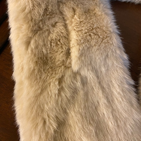 BCBG Generation Women’s  Light Brown Faux Fur Scarf Winter Accessory - Picture 3 of 7